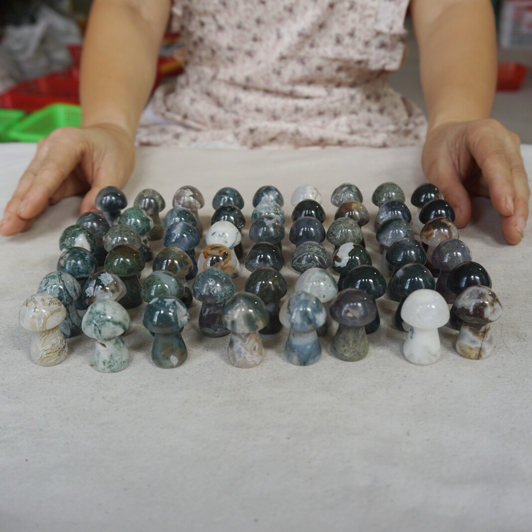 1kg 50 Natural Moss Agate Carnelian Crystal Mushroom Carving Palm Healing 35mm