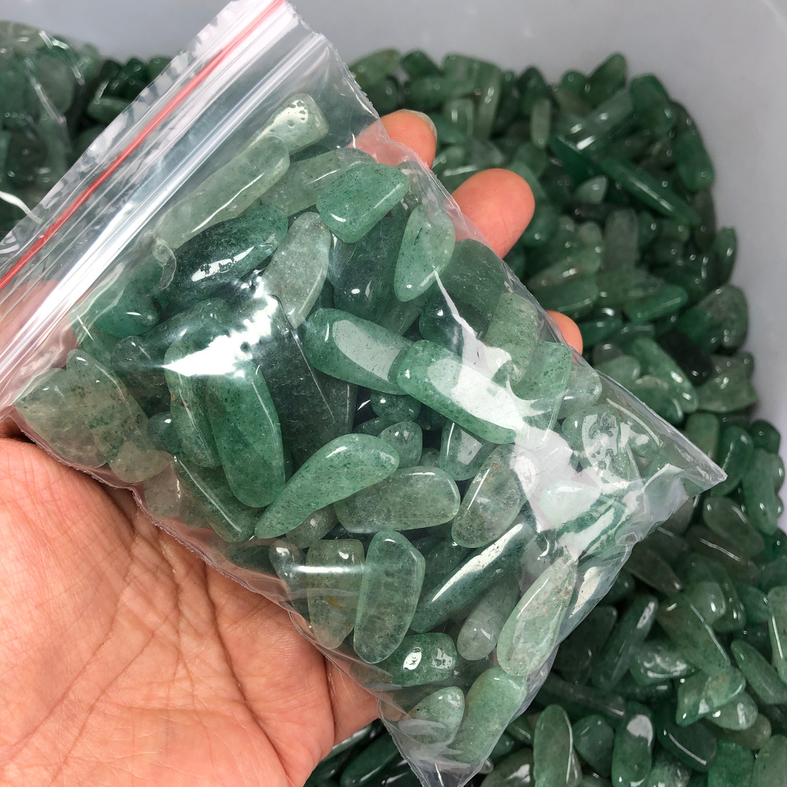 Wholesale Natural Strawberry Quartz crystal gravel fish tank decoration 300g