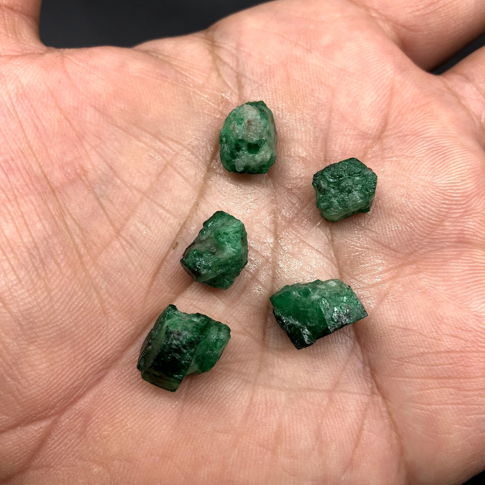Natural Emerald Mine-Mud Rough Crystal Oiled For Colour Enhancement 37.25 Ct.3