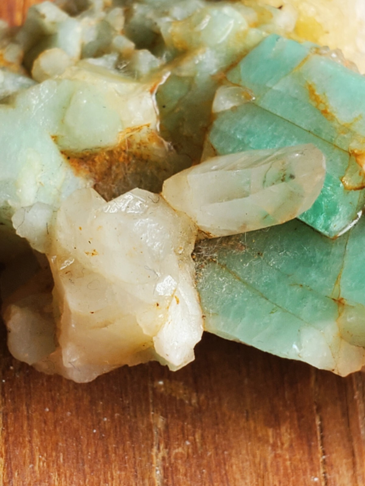 Colombian Emerald Crystal Specimen w/ Terminated Quartz on Matrix – Muzo