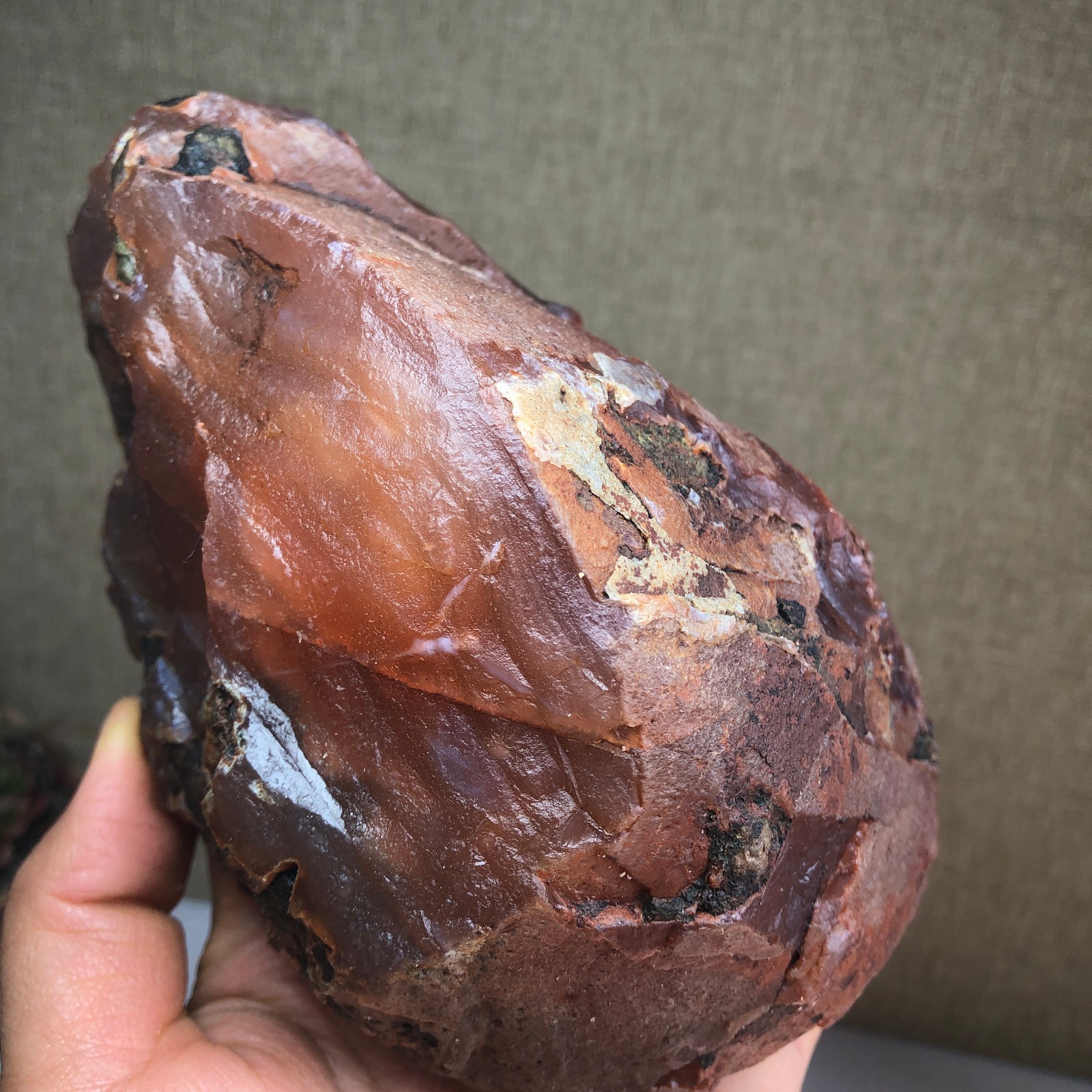 137mm Natural agate stone uncut block original Crystal specimens 1.92kg A3635