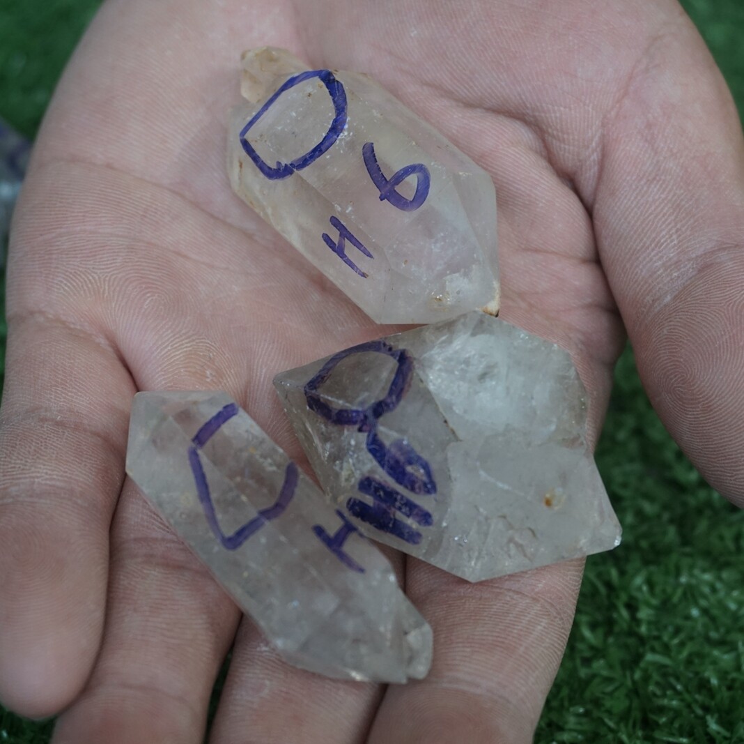 4 Pieces Rare Natural Moving Water Bubbles ENHYDRO Raw Quartz Crystal Points