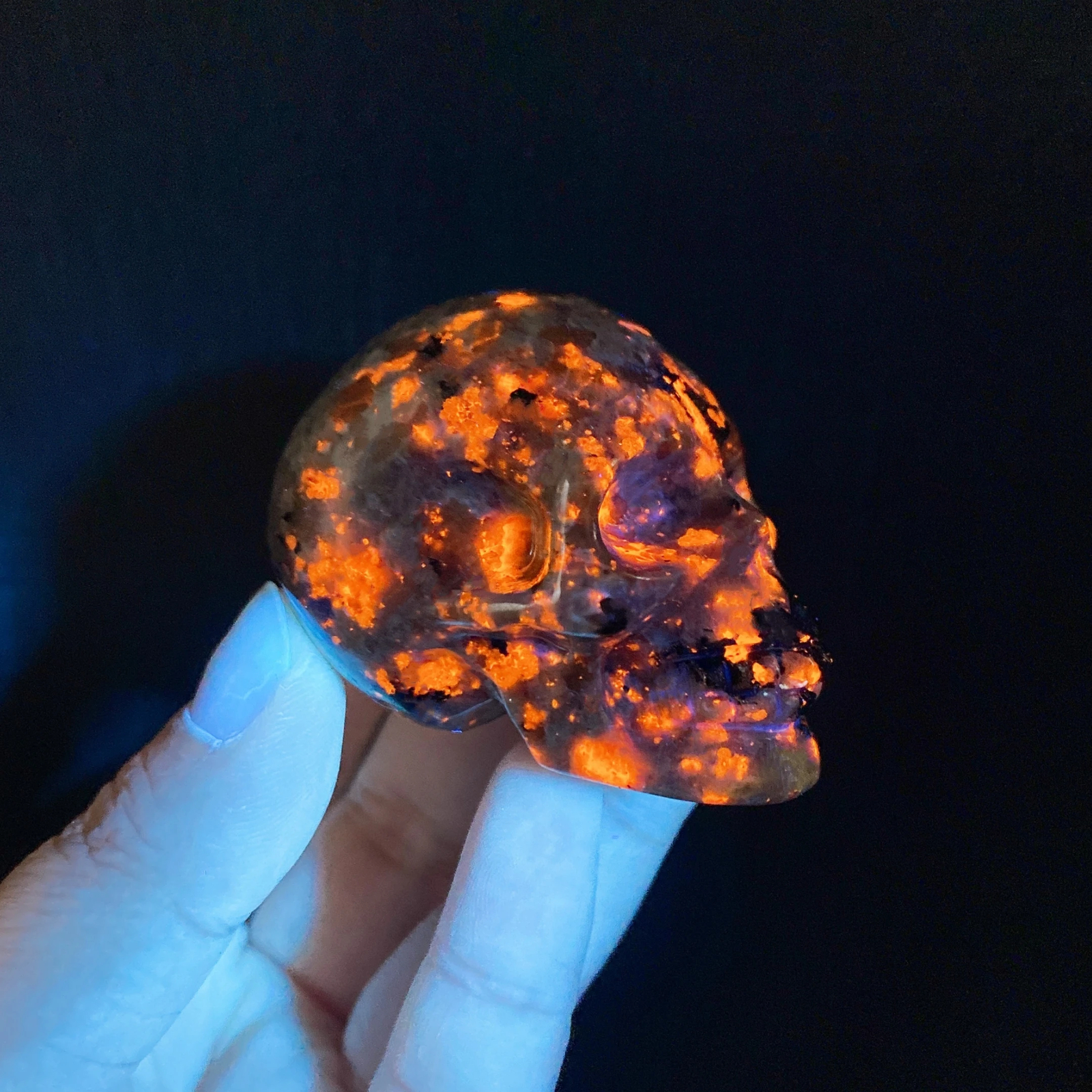 2‘’ Natural Yooperlite Skull Gemstone Statue Crystal Flame Stone Reiki Healing