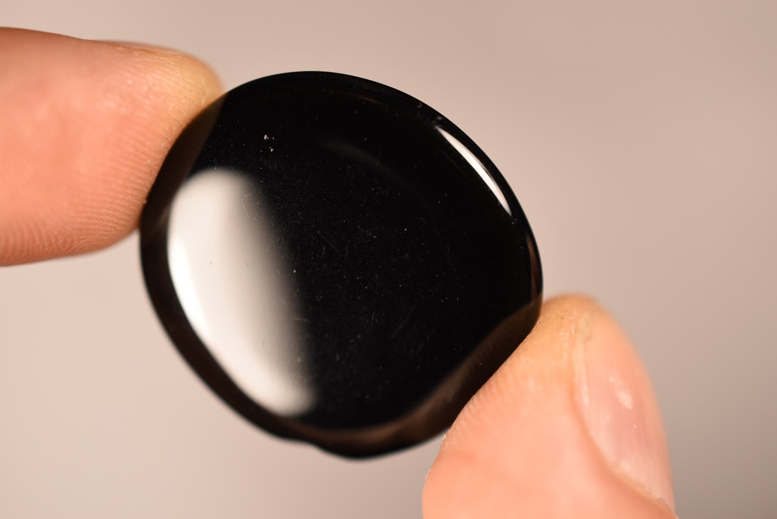 *OBSIDIAN* Flat Stone 3cm 8.9g Palm Worry Natural Stone Protection