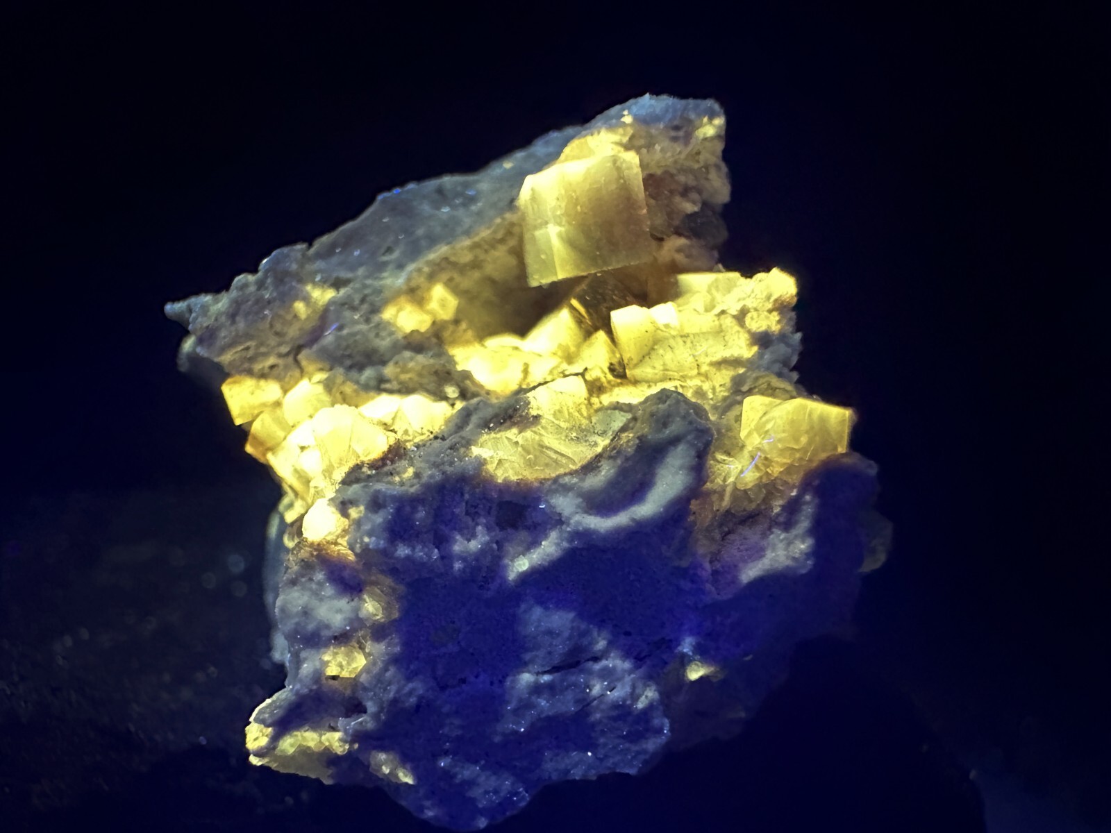 ➤ 1-1/8″ BROWN FLUORITE CRYSTALS on Dolostone- Pugh Quarry Ohio VIDEO➤407