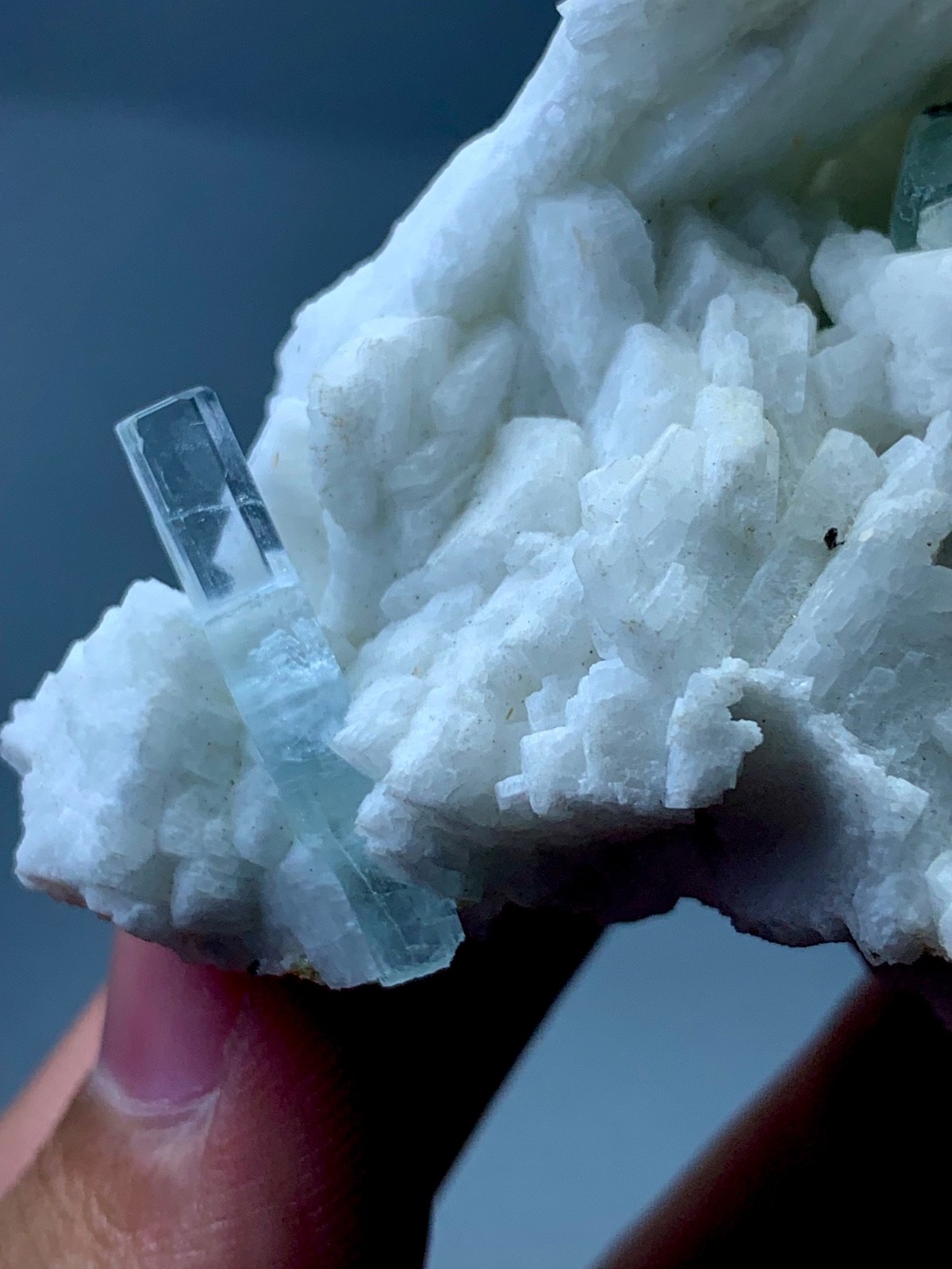 Natural Aesthetic Aquamarine With Feldspar From Pakistan (480 carats)