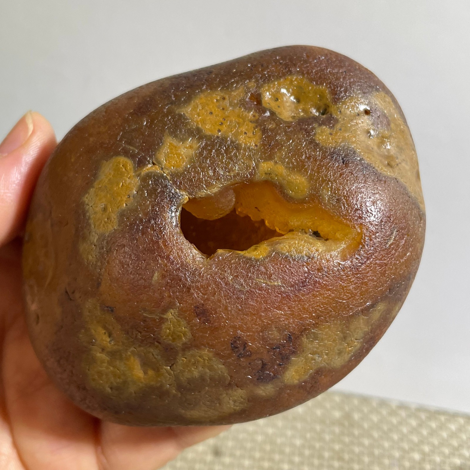 Bonsai Suiseki- Gobi Agate Eyes Stone-Rare Stunning Viewing 290g