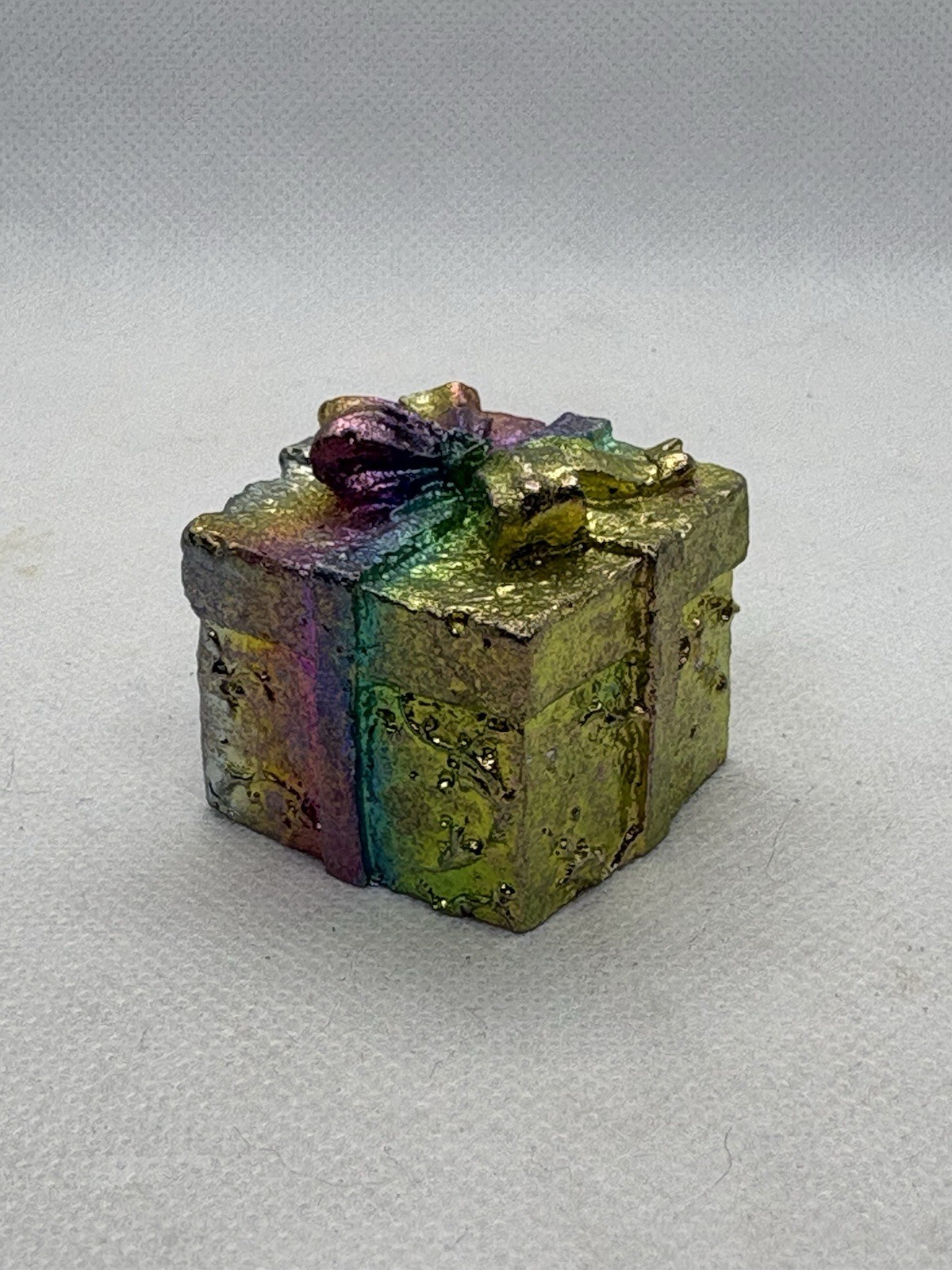 Bismuth crystal rainbow Present 🎁