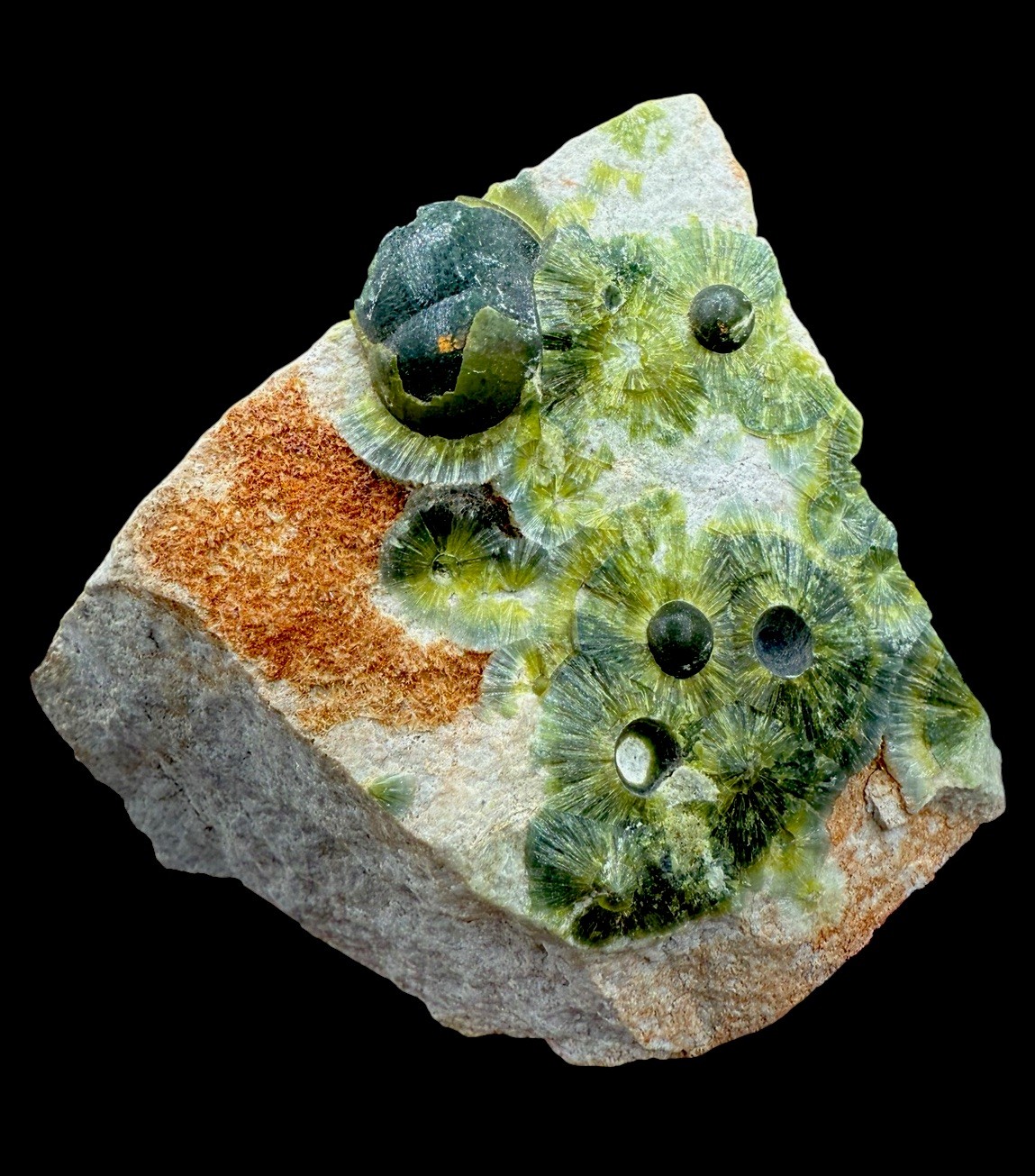 Radiating & Spherical Wavellite Crystals : Dug Hill . Avant , Arkansas 🇺🇸