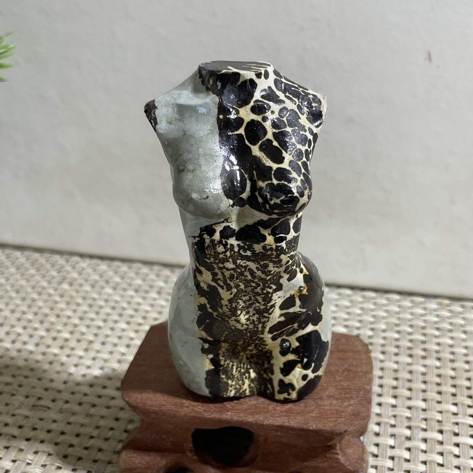 Rare 104G Traditional Chinese PaintingHand Carving Female Model