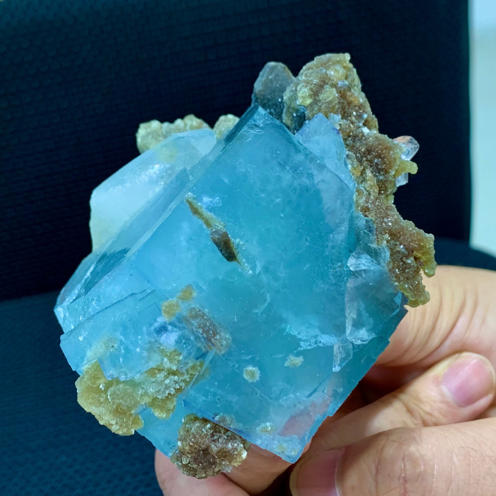 314G Rare transparent blue cubic fluorite mineral crystal sample/China