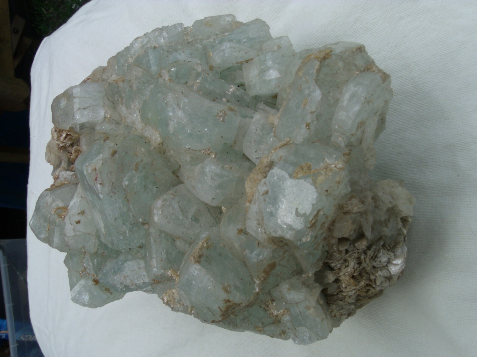 8 lb 1.5 oz Etch Aquamarine with Muscovite, from china, Apppox 3670 gr.