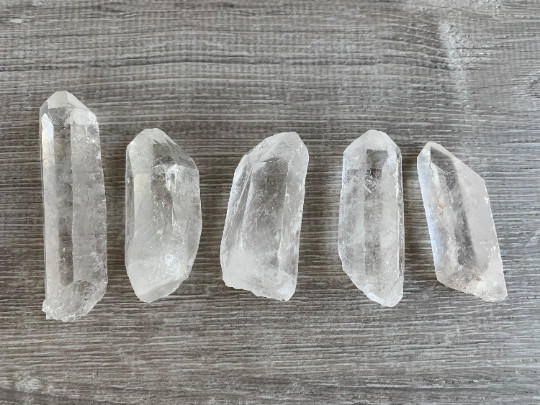 Natural Clear Quartz Crystal Point, 1.5″ to 3″ Raw Crystal Points,Wholesale Bulk