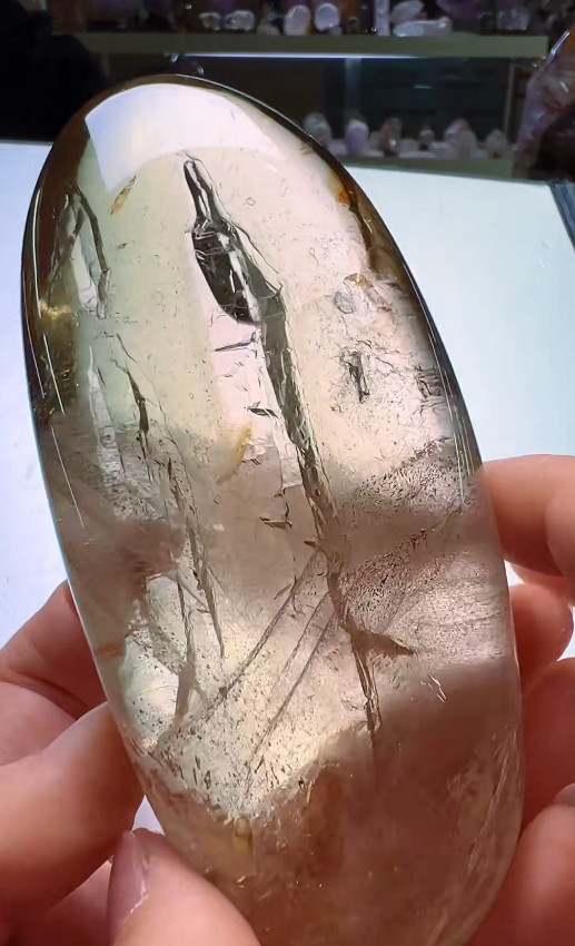 121*56*34mm Natural Enhydro Quartz Moving Water Drop Specimens Palm Reiki