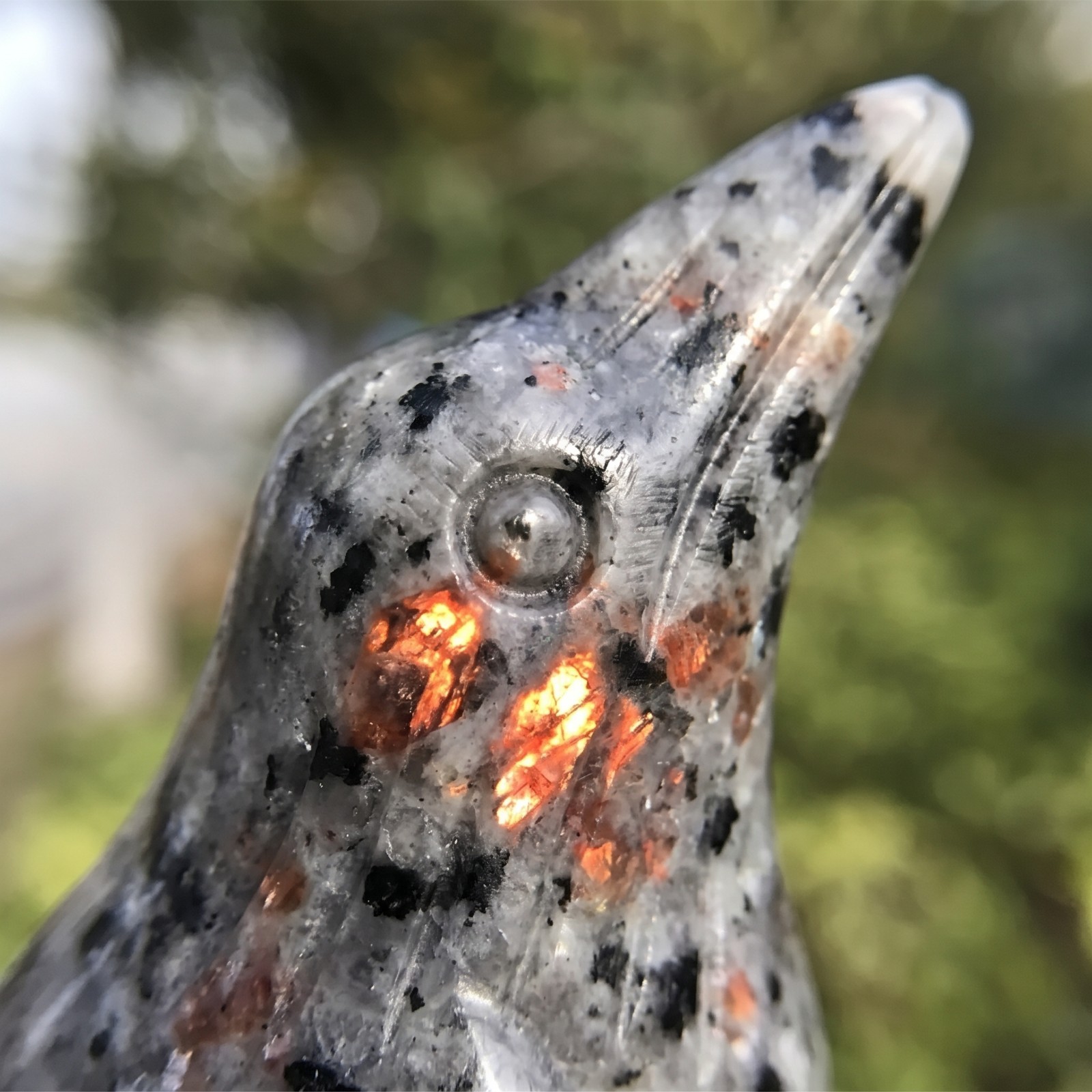 Yooperlite Raven Carving 5cm UV Glow Flame Stone Crow Crystal Figurine
