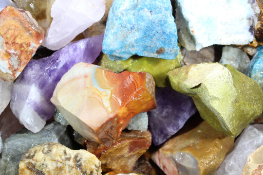 Madagascar Mix – Rough Rocks for Tumbling – Bulk Wholesale 1LB options