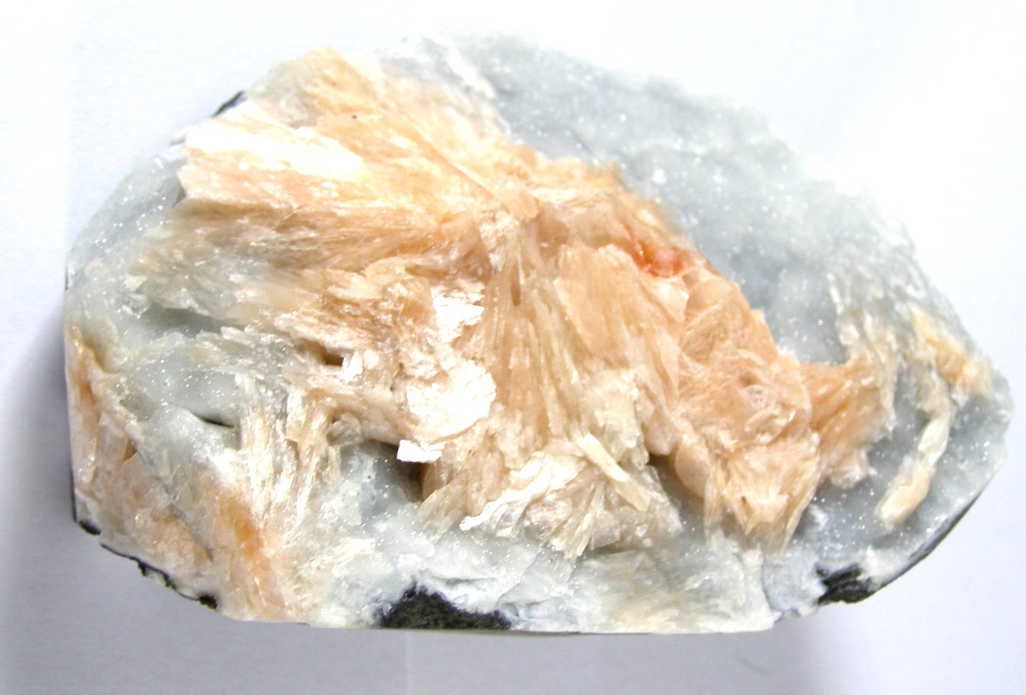 GORGEOUS STILBITE “FLOWER” CLUSTER ON APOPHYLLITE 10.5 x 7.3 x 4.5 cms 418 gms