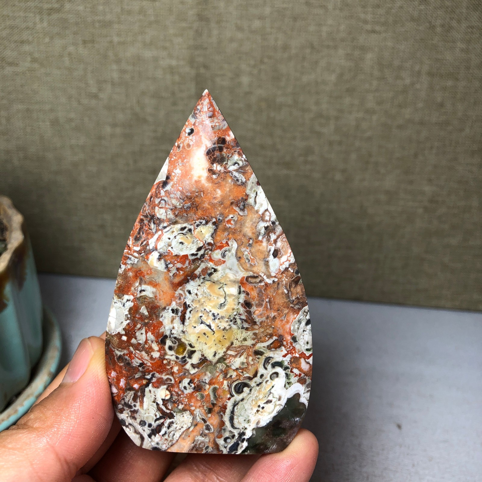 Natural l Indonesian Bloodstone agate point leaf Crystal specimens 105g A4924