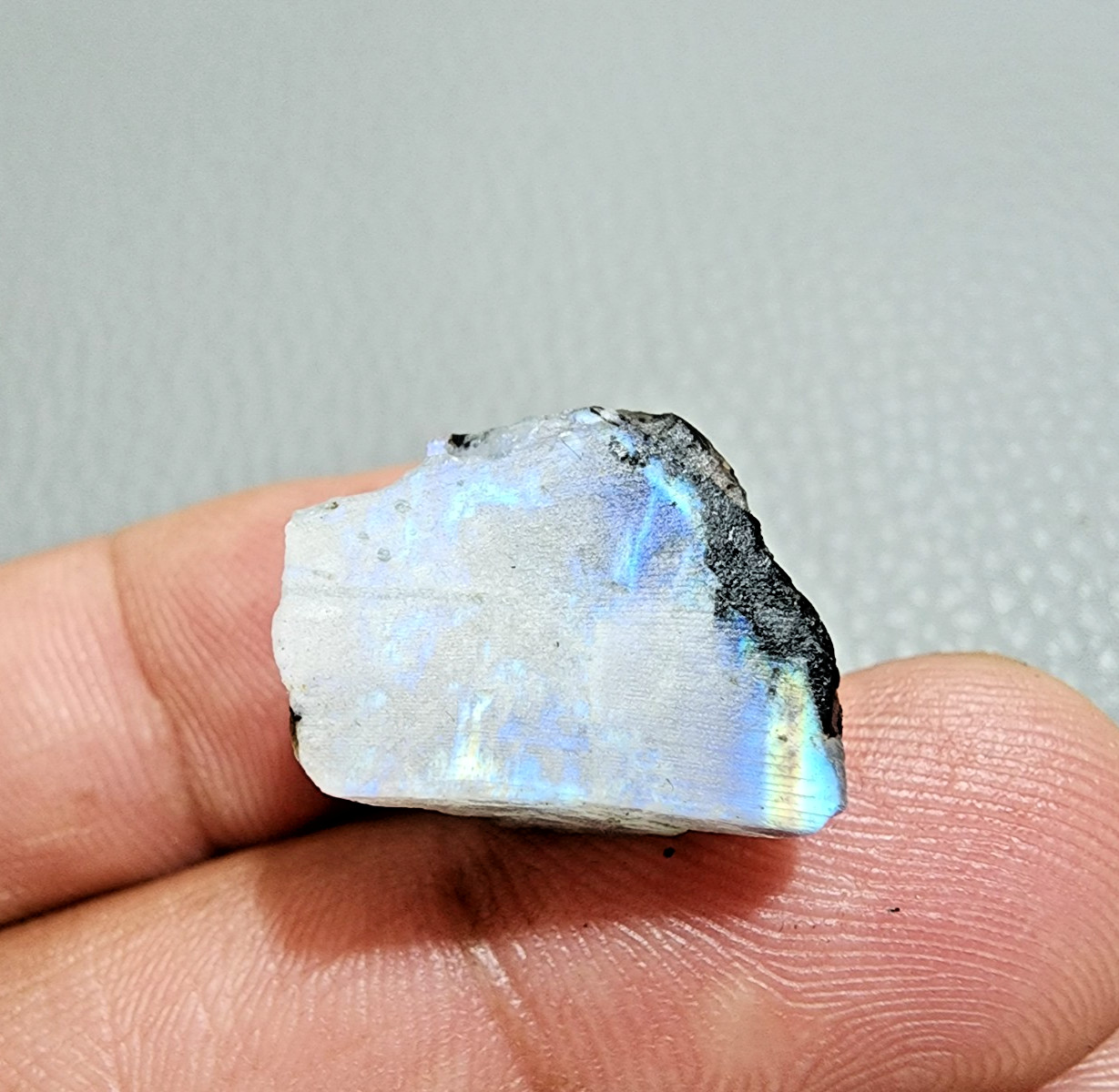 8 pcs Lot White Rainbow Moonstone Power Blue Fire Rough Loose Gemstone Jewelry
