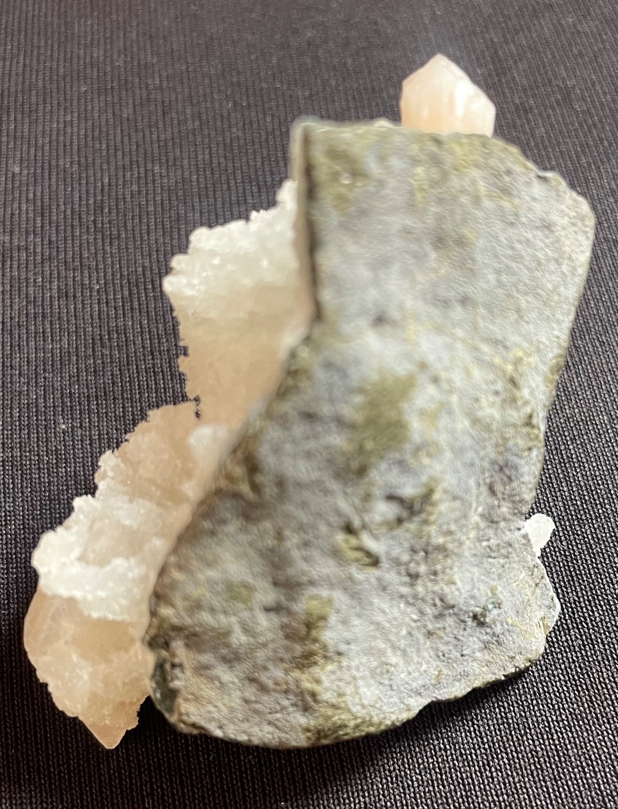 20g Natural stilbite cluster stunning spiceman/ India 6x4x3 cm