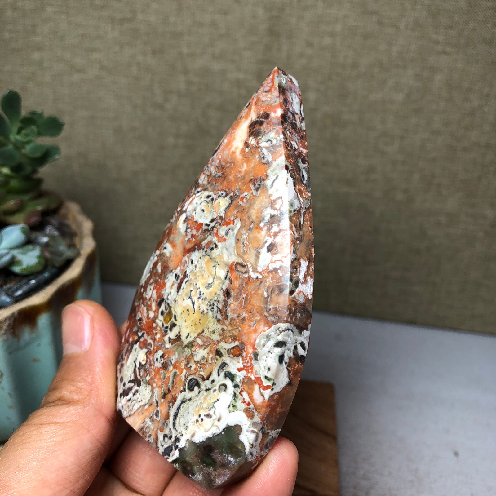Natural l Indonesian Bloodstone agate point leaf Crystal specimens 105g A4924