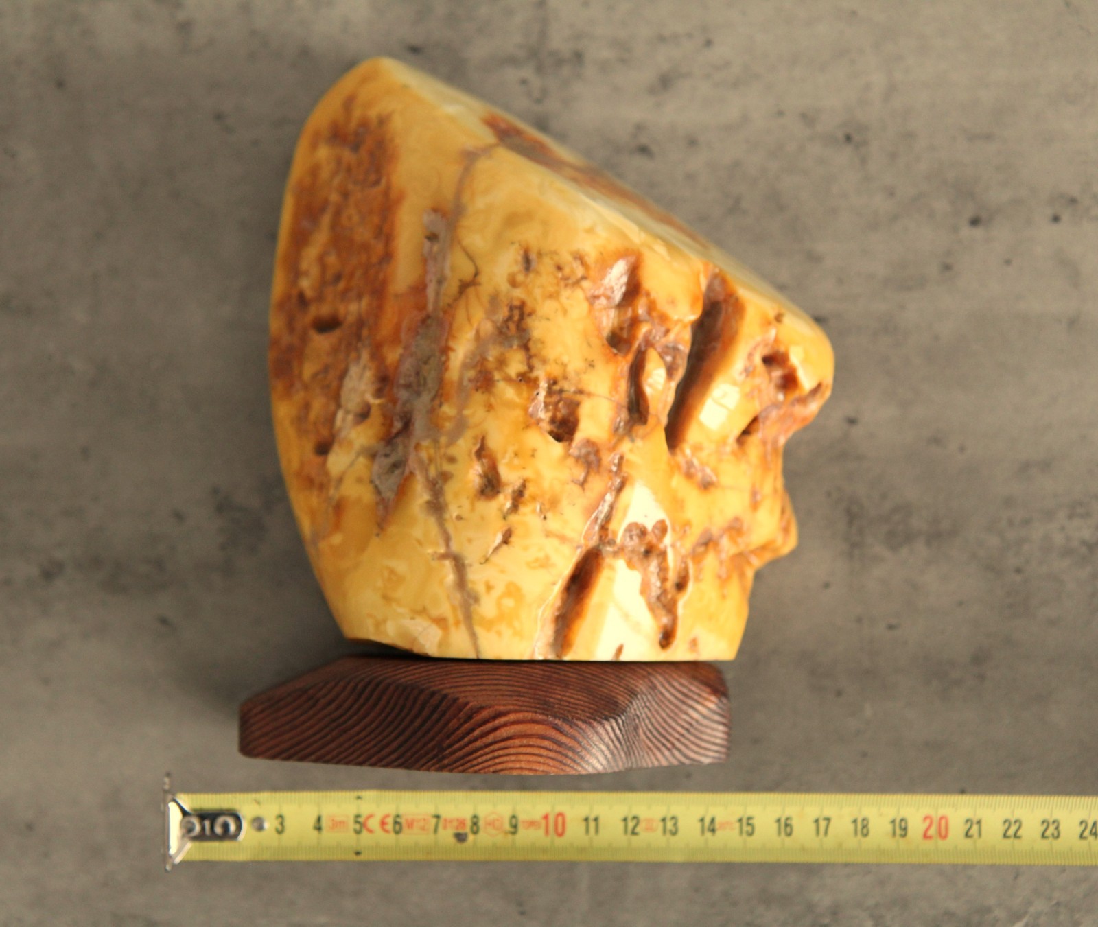 HUGE Baltic butterscotch Amber – 1025 G – Exceptional specimen with TIGER LINES