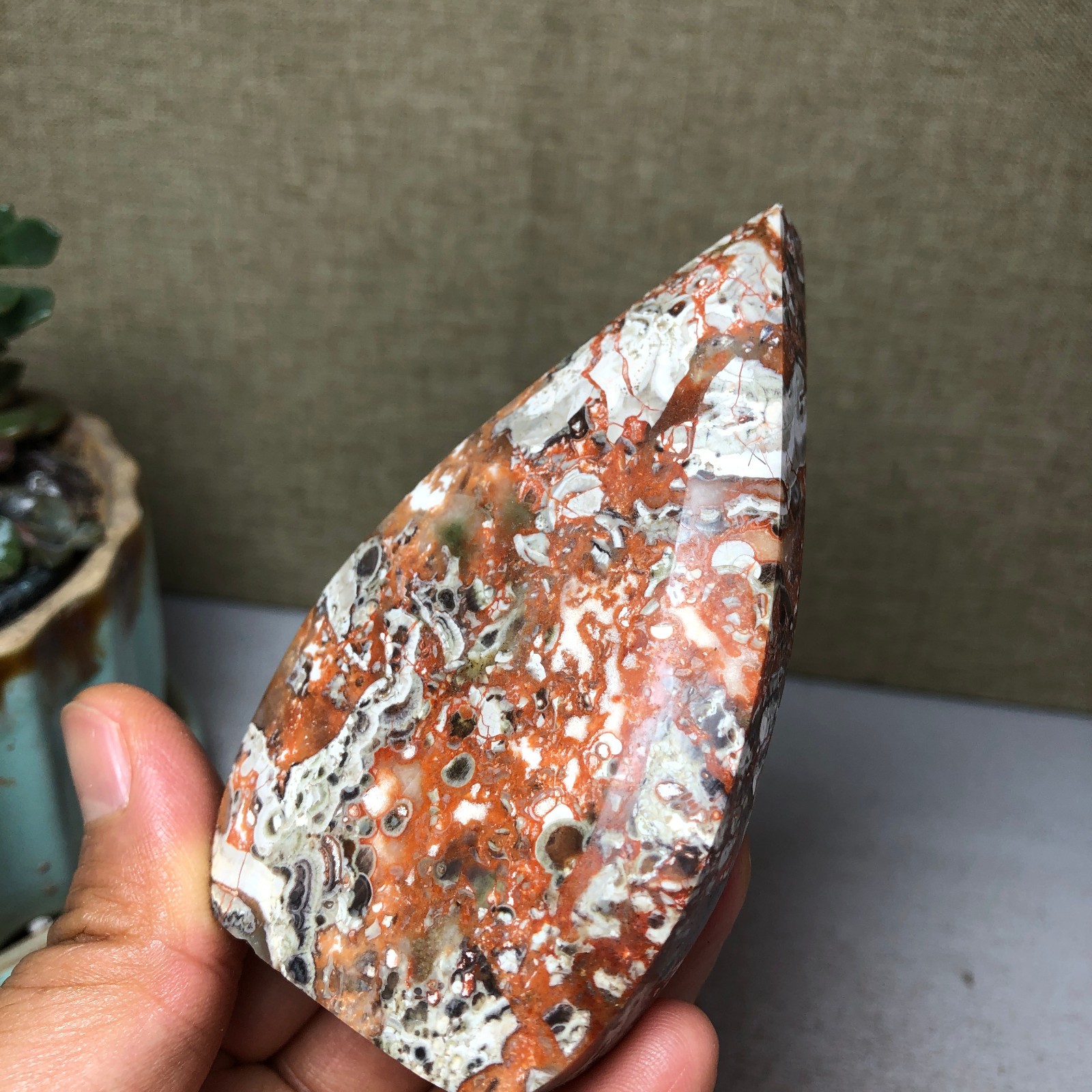 Natural l Indonesian Bloodstone agate point leaf Crystal specimens 105g A4924