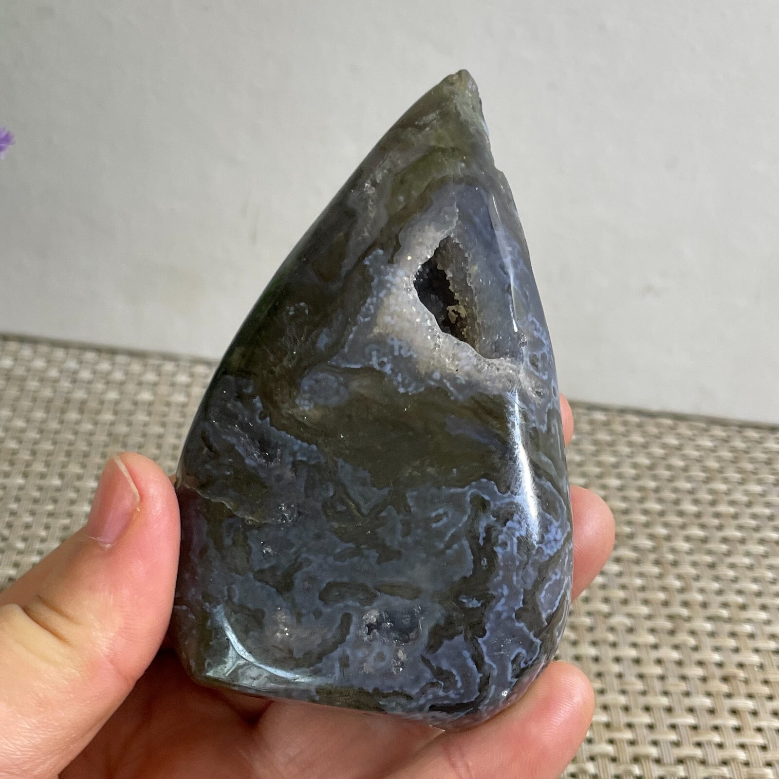 Natural and Beautiful Aquatic Agate Crystal Rough Stone Specimen 193g h2717