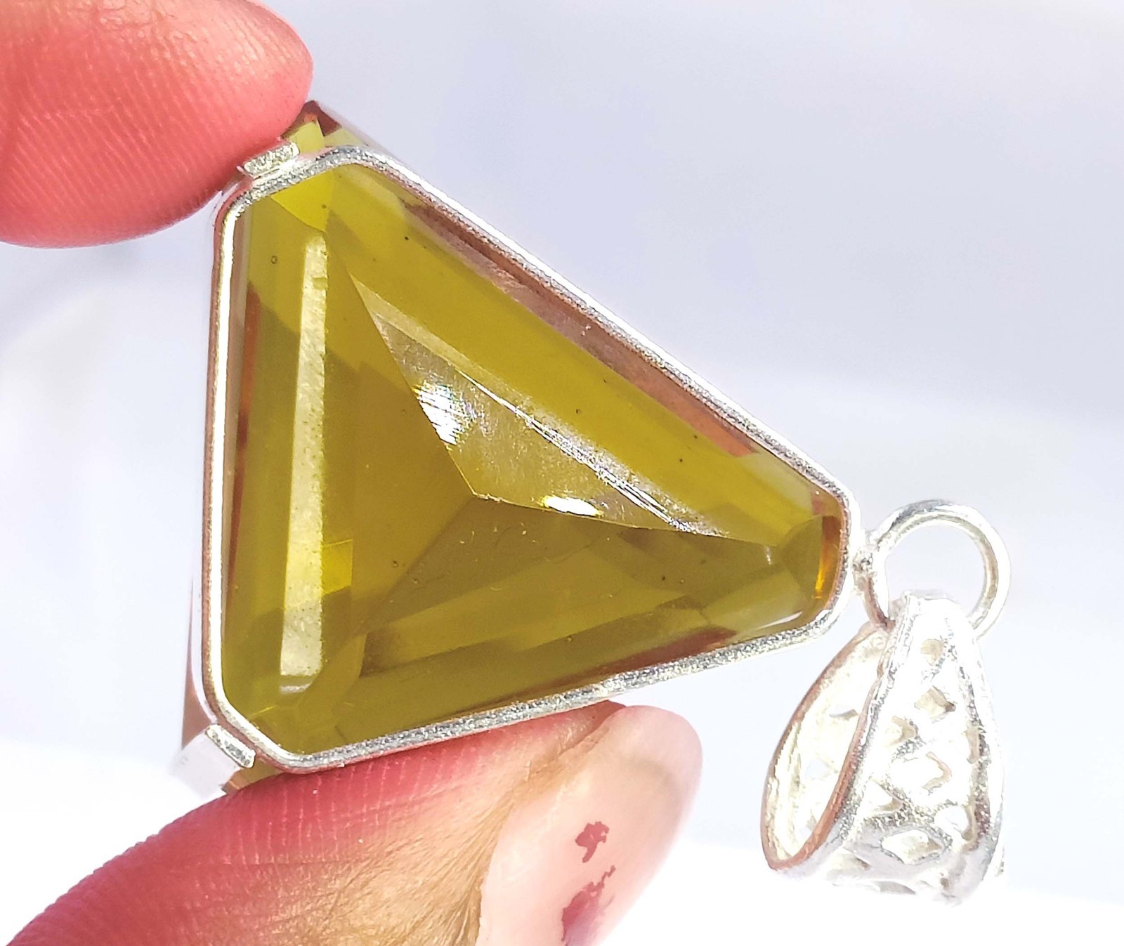 58.65 Ct Natural Alexandrite Trillion Shape Bi-Color 925 Pendant Silver IGL 6MHQ