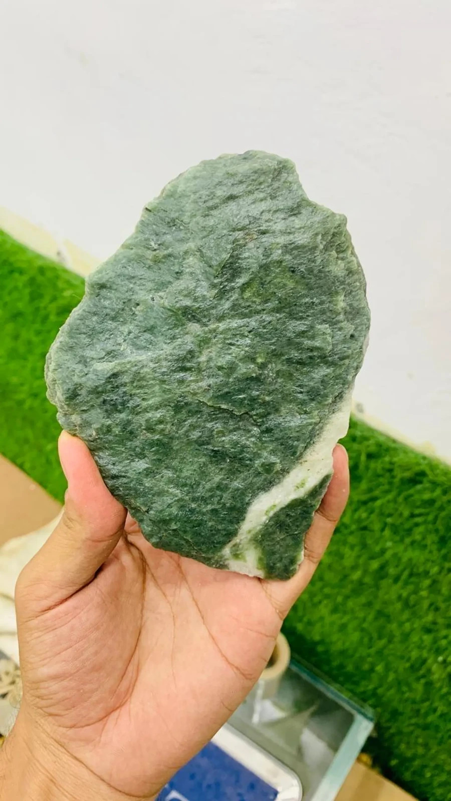 Natural Raw Nephrite Jade Specimen 290g Green Jade Rough Stone From Afghanistan