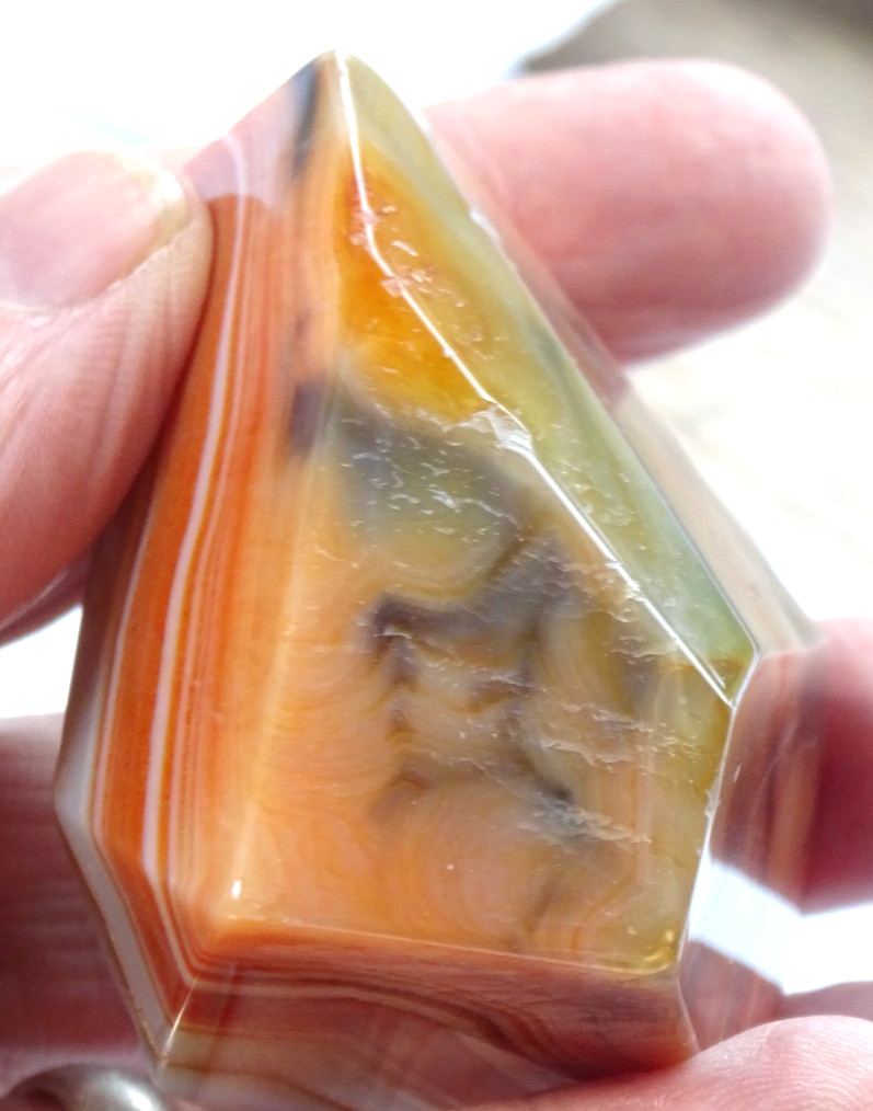 POLISHED BANDED AGATE FREEFORM PIECE 5.5 x 5.1 x 4 cms 134 gms #1