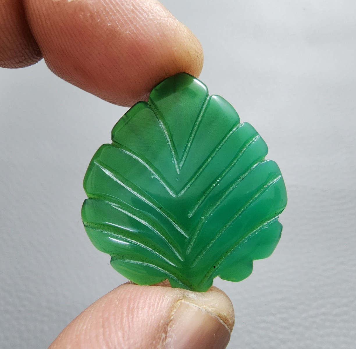 23.40 Carat Natural Green Onyx Leaf Carving Hand Made Loose Gemstone For Jewelry