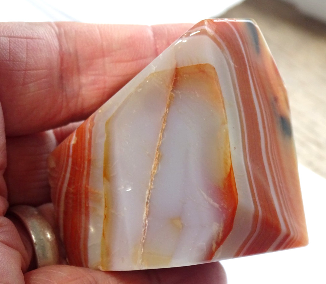POLISHED BANDED AGATE FREEFORM PIECE 5.5 x 5.1 x 4 cms 134 gms #1