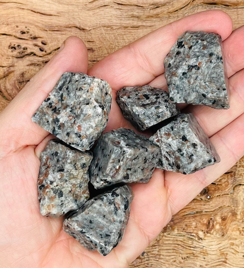 5pcs Rough Yooperlite Stone Natural Crystal UV Reactive Glowing Raw Gemstones