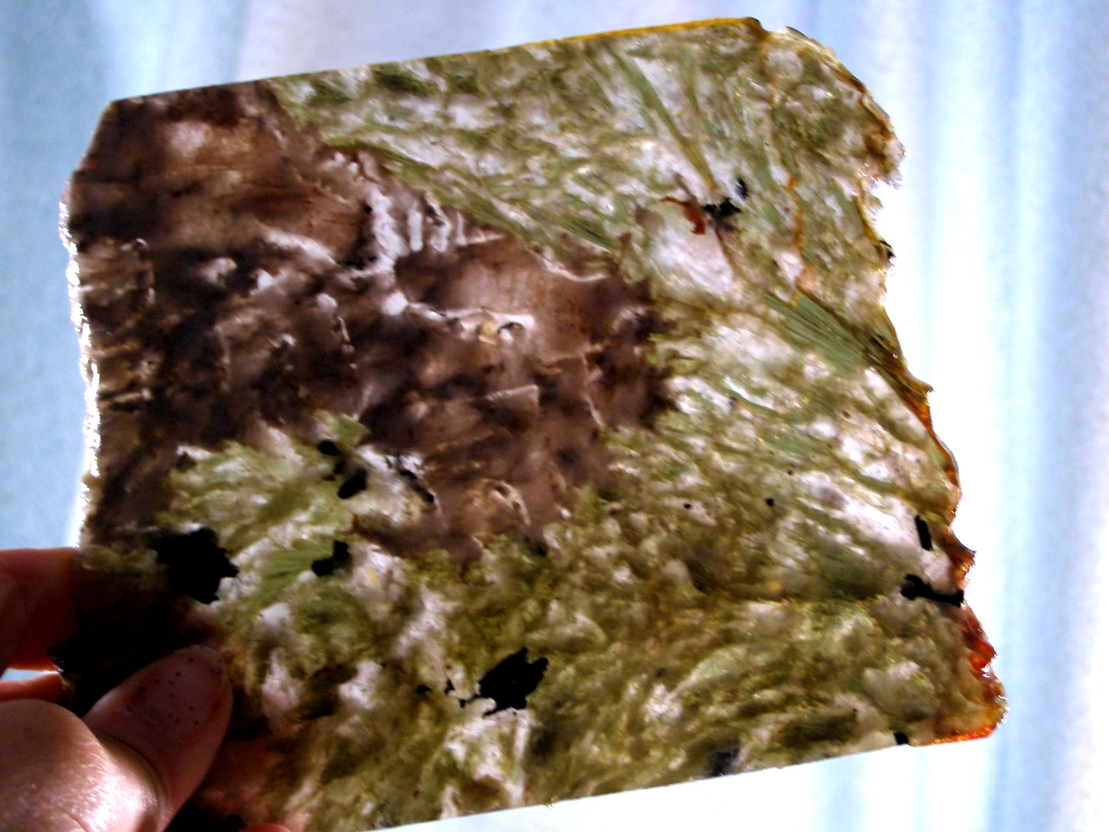 POLISHED SLICE of GREEN QUARTZ with MICA – 16.5 x 12.5 cms 257 gms