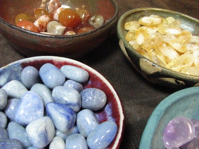 *YOU PICK *15 CHOICES* NATURAL MEDIUM TUMBLE STONES BY THE ROCK 7 Chakra Healing