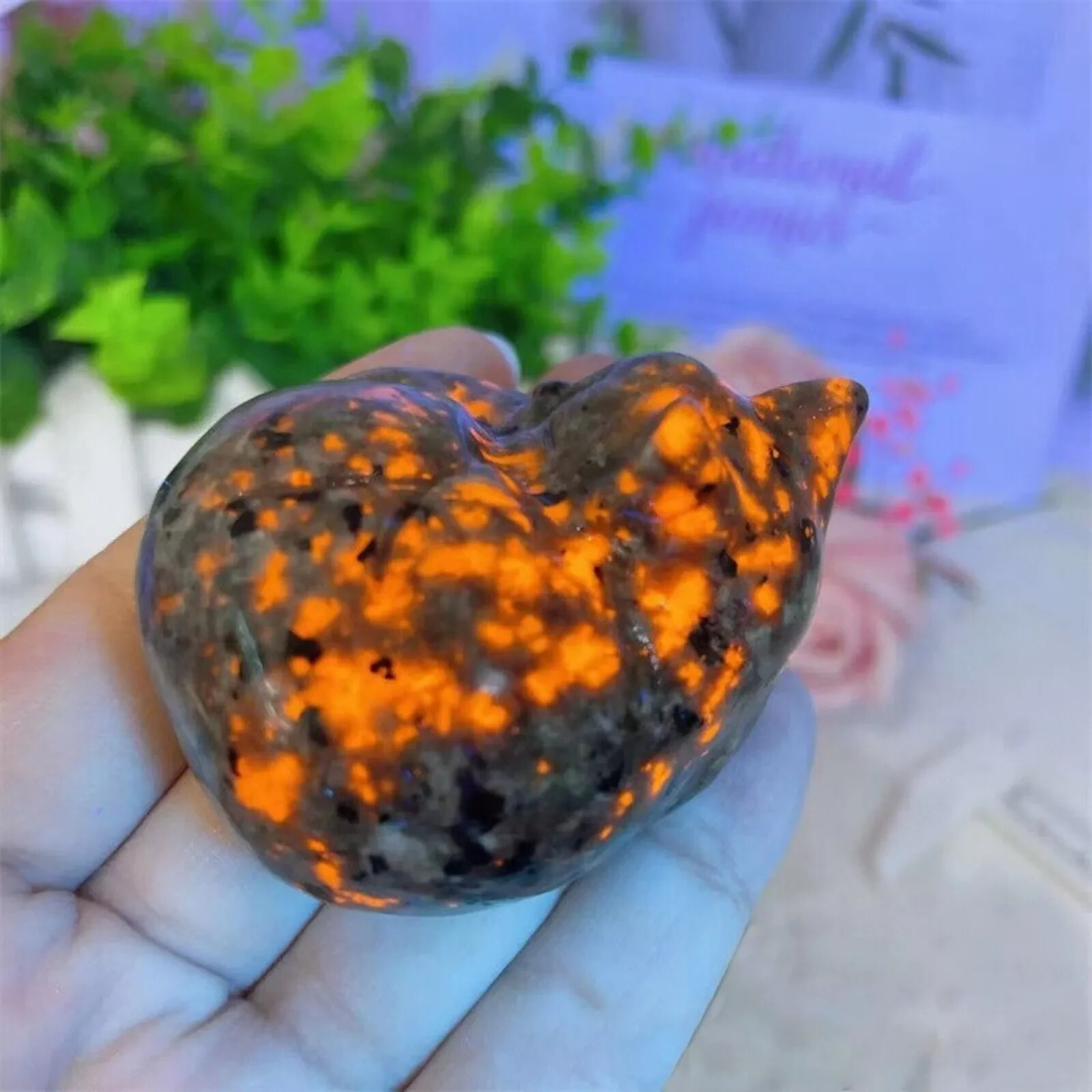 Natural Yooperlite Cat Handmade Carved Statue Flame Stone UV Reactive Ornament