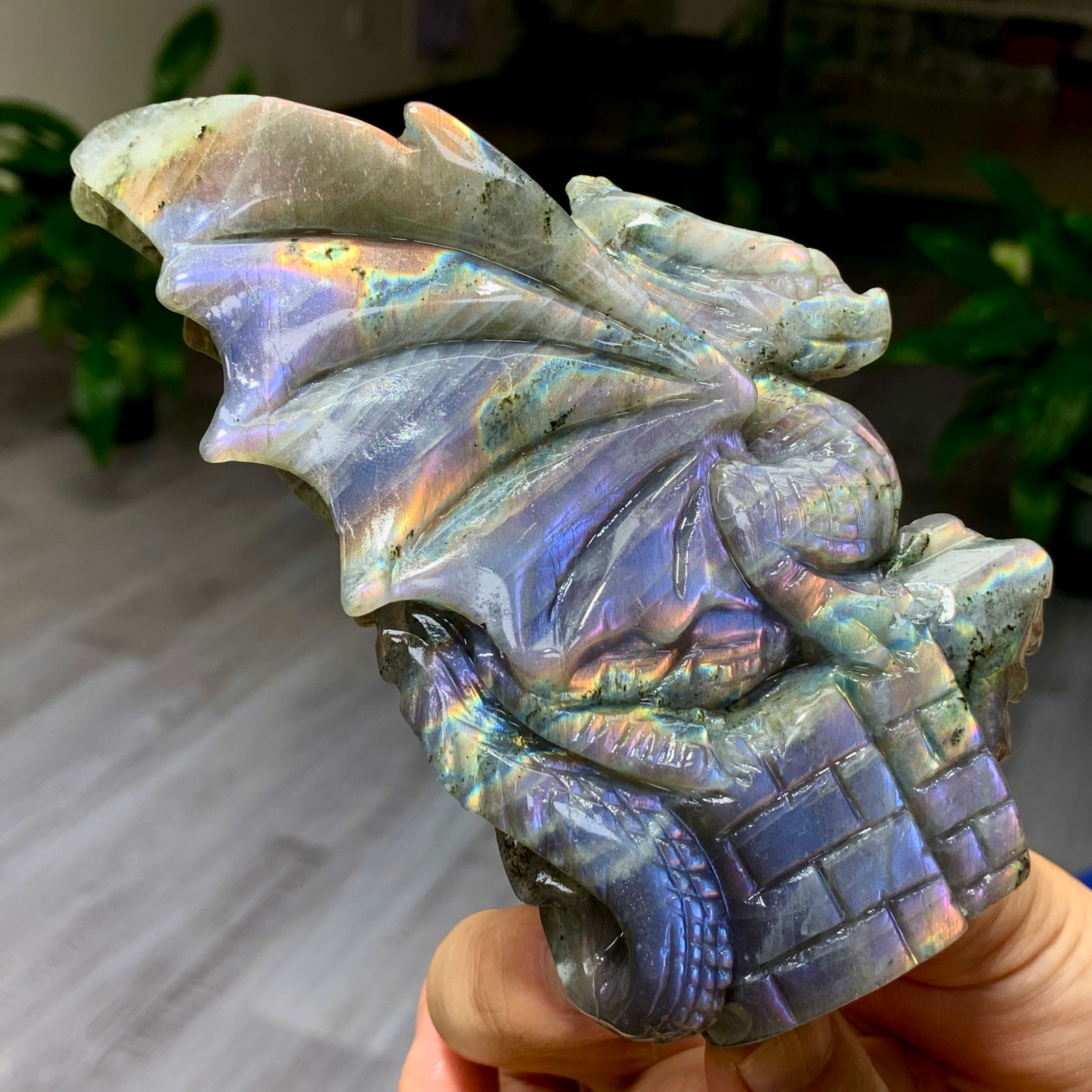 306G Natural Labradorite Quartz Crystal Stone Hand carved Flying dragon