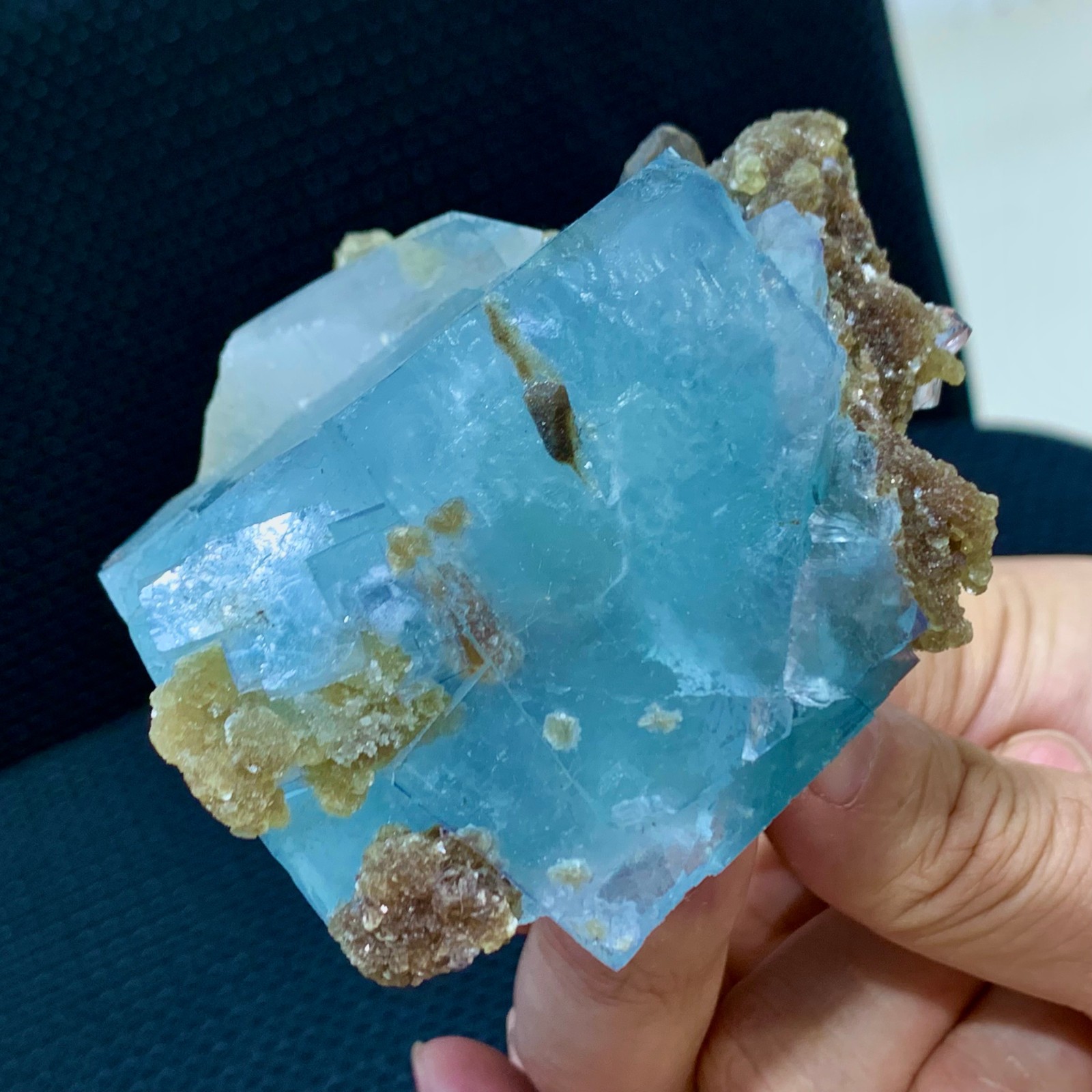 314G Rare transparent blue cubic fluorite mineral crystal sample/China