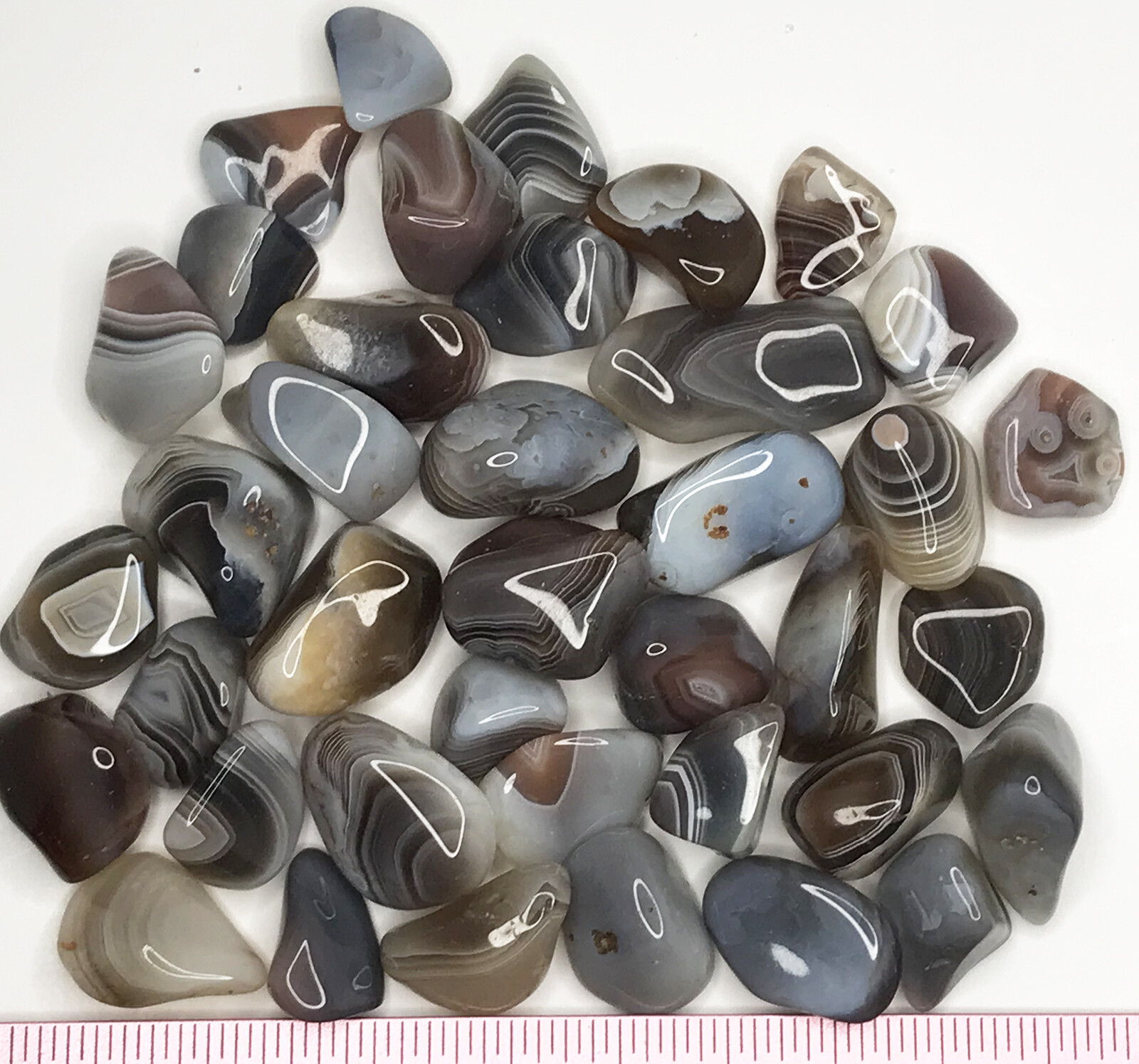 AGATE BOTSWANA GREY Medium ( 3/4″ to 1″ ) polished stones. 1/2 lb