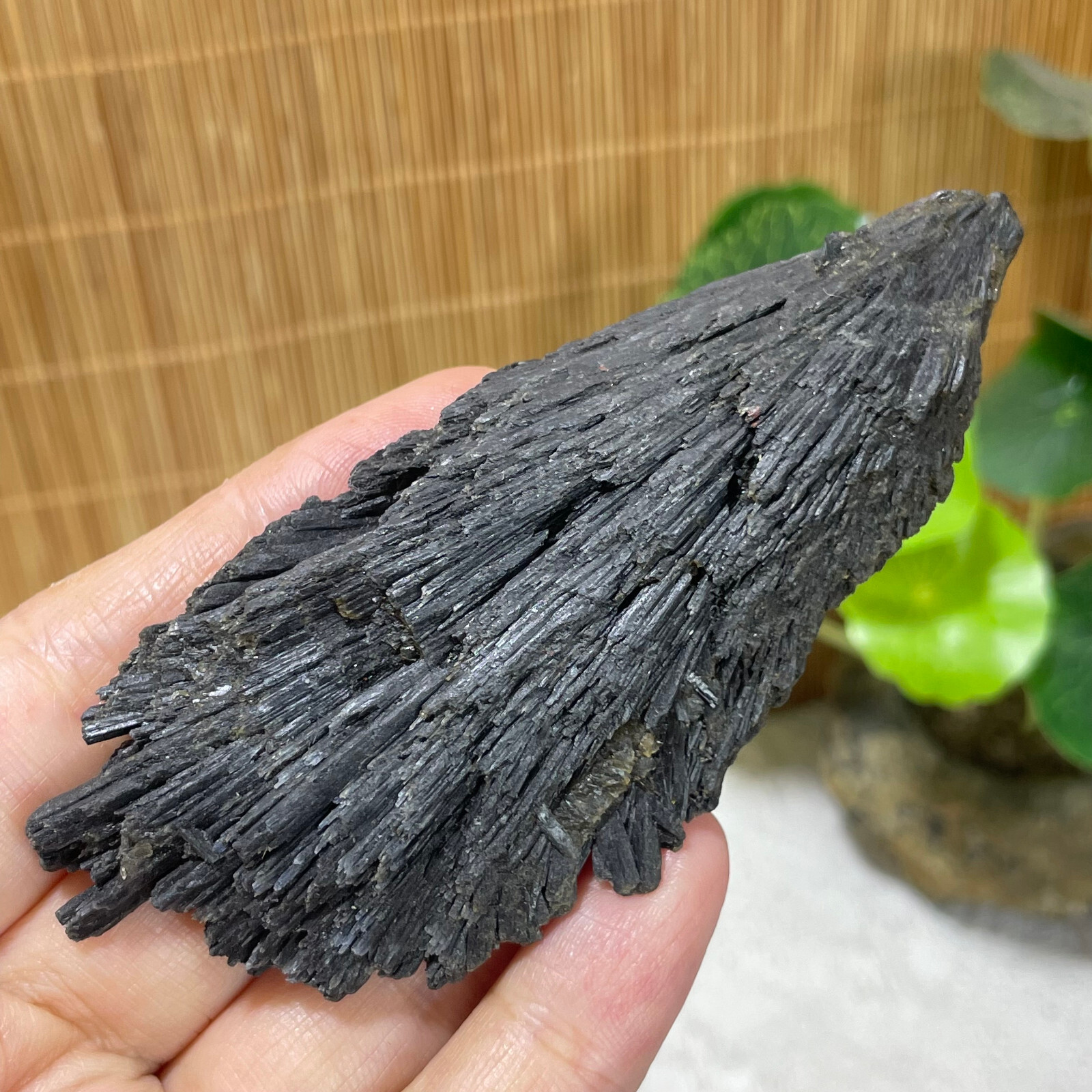 74g Natural Irregular natural black crystal cluster mineral specimen（dian qishi）