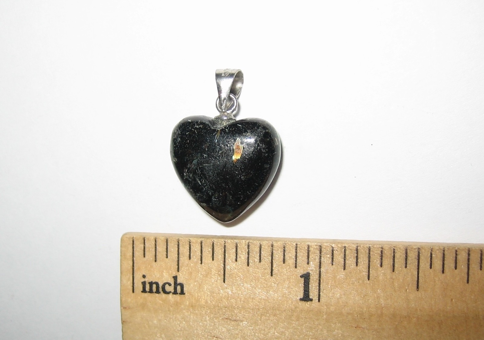 15mm RARE! POLISHED NATURAL AUTHENTIC NUUMMITE STONE HEART PENDANT GREENLAND *2