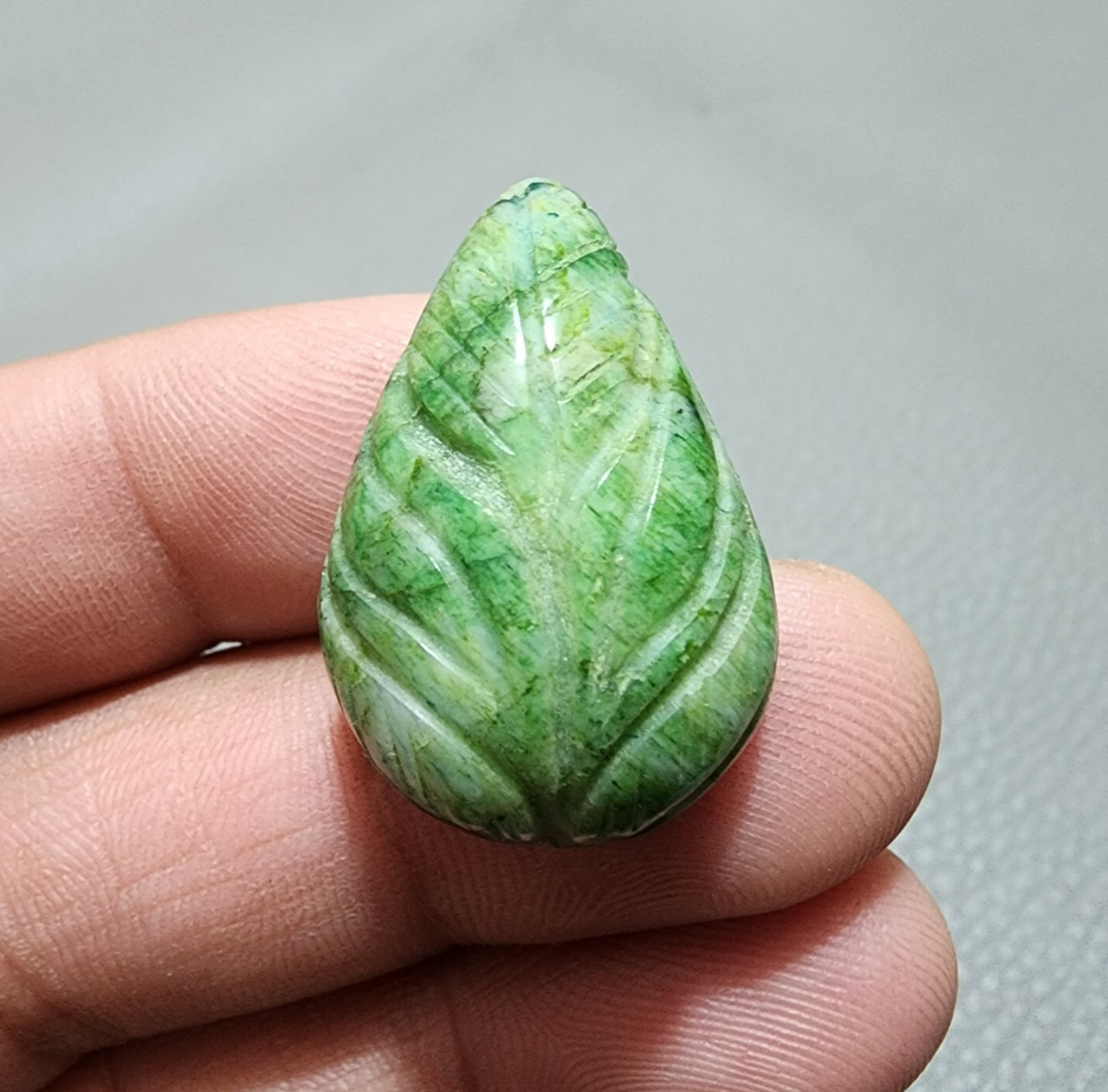 48 Crt Rare Quality Green Brazilian Emerald Pear Shape Carving Loose Gemstone