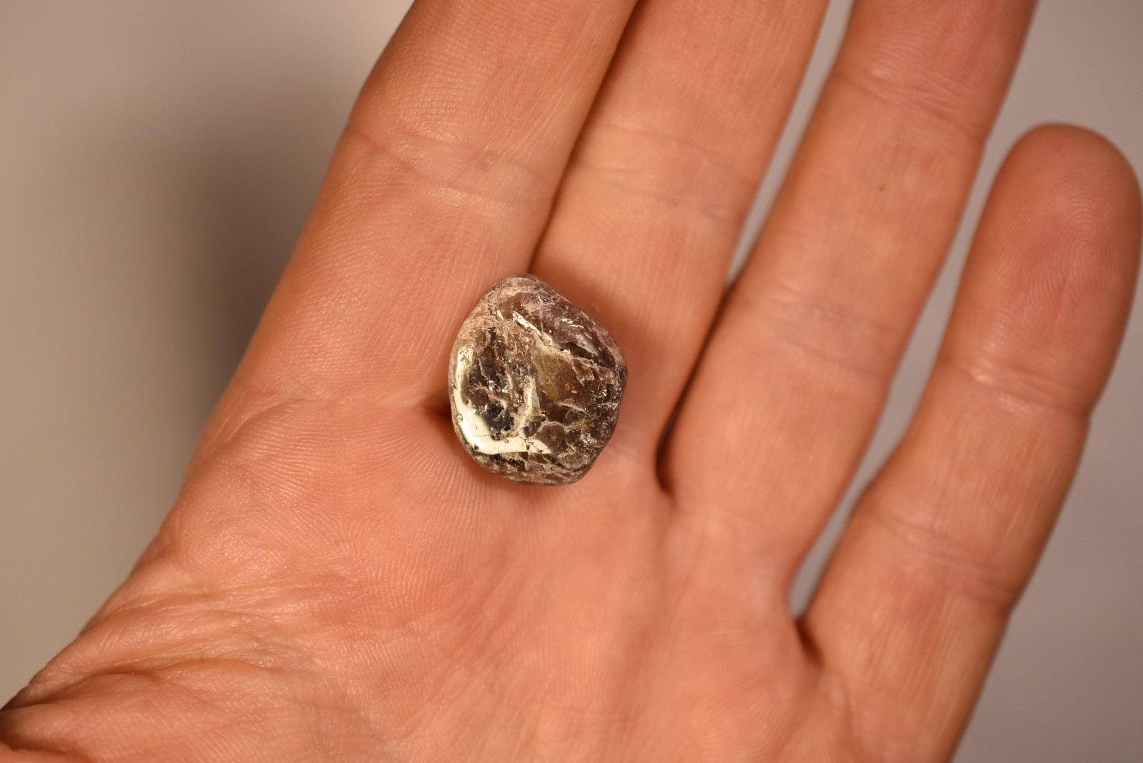 *AUSTRALIAN* ZIRCON Tumbled Stone 2cm 12g Natural Stone Harts Range