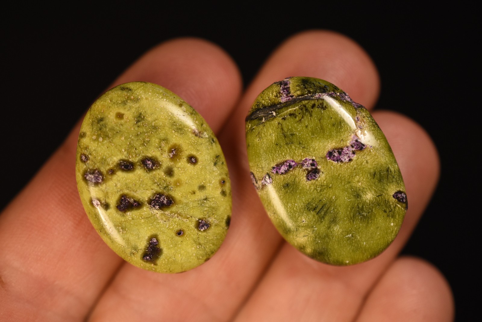 2 *ATLANTISITE* Flat Stones 3cm 11.8g Palm Stichtite In Serpentine Natural