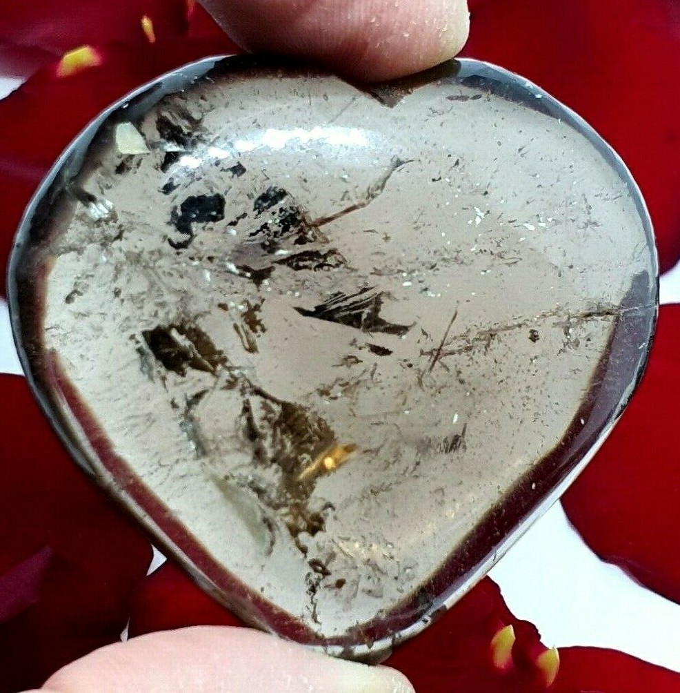 Smoky Quartz Heart Carving Real Crystal Protective Energy 86g 5.5 x 5 x 1.5cm s5