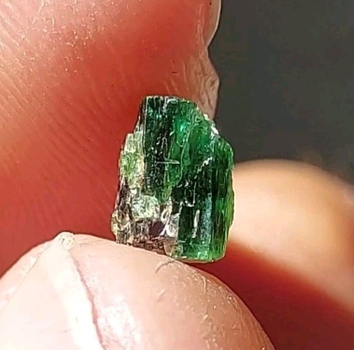 RARE GLOWING GEM DT EMERALD FROM ETHIOPIA