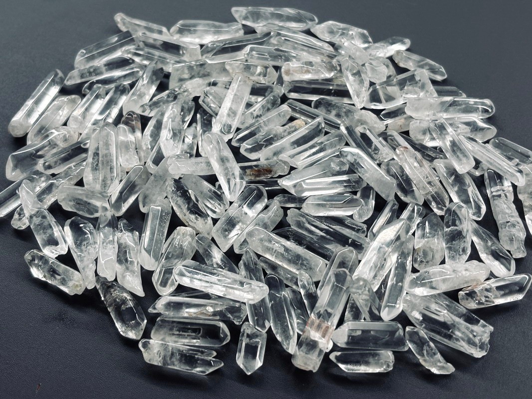 300PCS+ TINY MICRO POLISHED 1/2 LB CLEAR QUARTZ CRYSTAL JEWELRY POINTS SPECIMEN