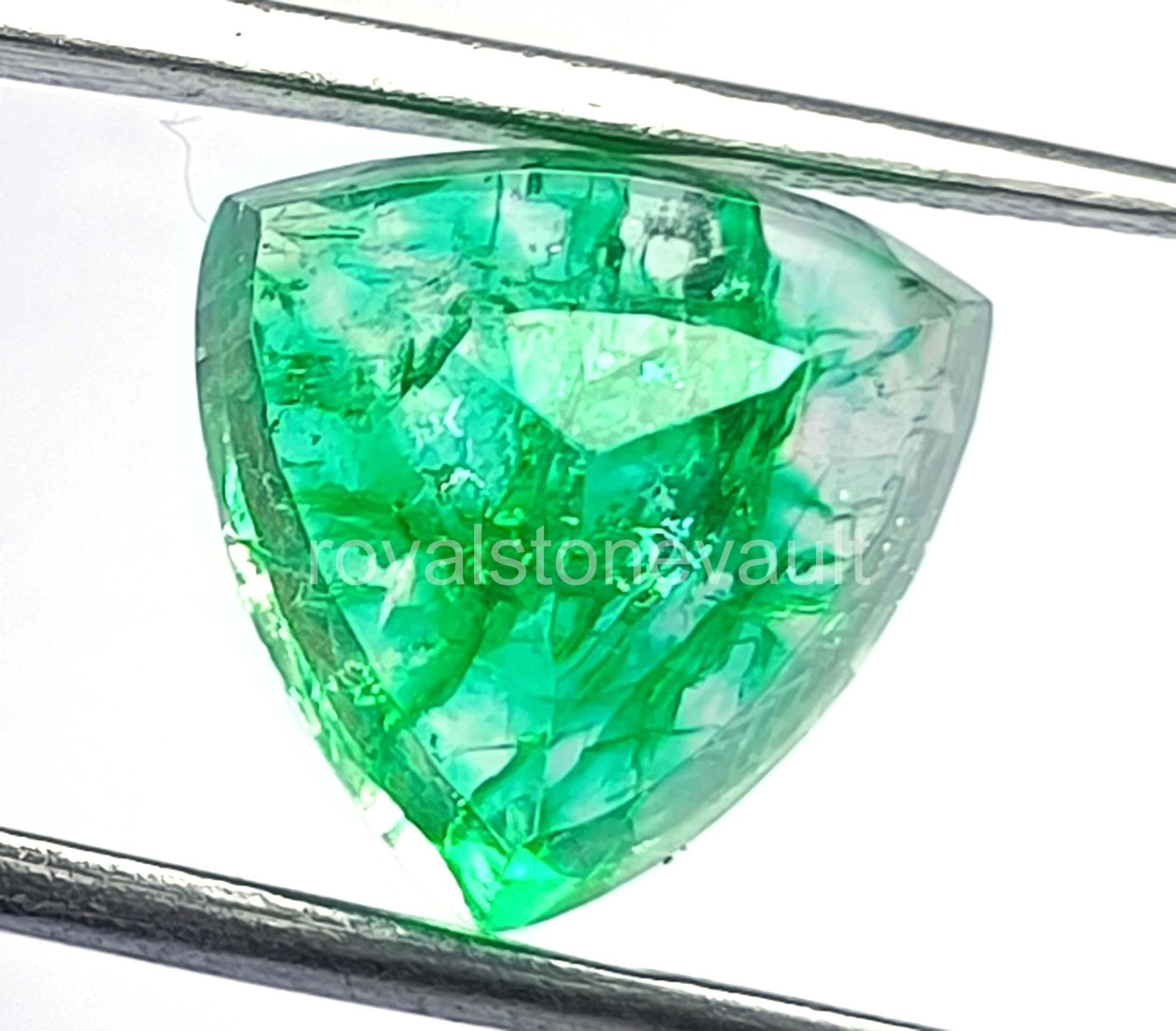 IGL Certified 10.99 Carat Natural Green Emerald Loose Gemstone Trillion Cut 5SDI