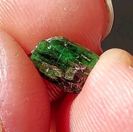 RARE GLOWING GEM DT EMERALD FROM ETHIOPIA